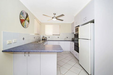 KINGSCLIFF HOLIDAY HOME On The HILL SYDS VIEW - Airlie Beach Holiday 5