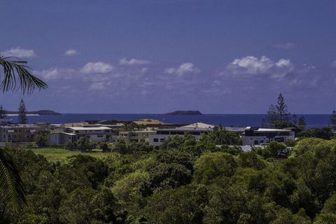 KINGSCLIFF HOLIDAY HOME On The HILL SYDS VIEW - Airlie Beach Holiday 2