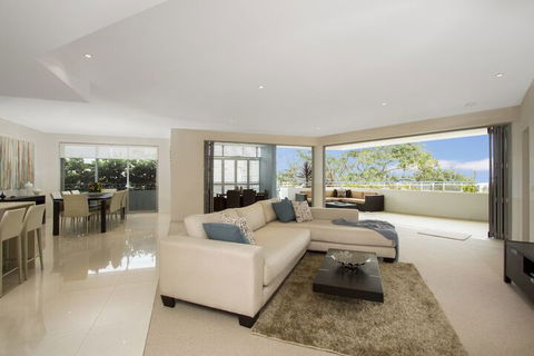 KINGSCLIFF OCEAN VIEW TERRACE By THE FIGTREE 5 - Airlie Beach Holiday 2