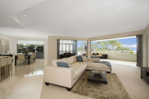 KINGSCLIFF OCEAN VIEW TERRACE By THE FIGTREE 5 - Airlie Beach Holiday 0