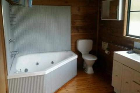 Abelia BIG SPA NO 1 Cottage - Airlie Beach Holiday 5