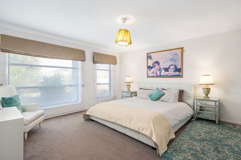 The Grampian Phillip Island - Airlie Beach Holiday 7