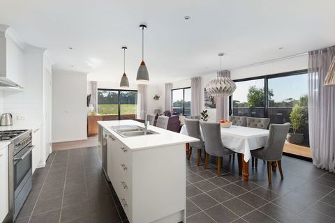 The Grampian Phillip Island - Airlie Beach Holiday 6