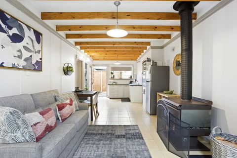 Kayena Studio - Airlie Beach Holiday 3