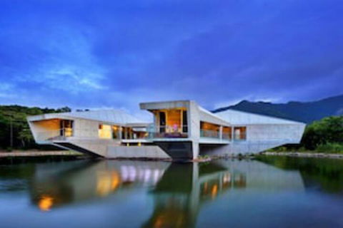 Alkira Award Winning Luxury Holiday Home - Airlie Beach Holiday 0