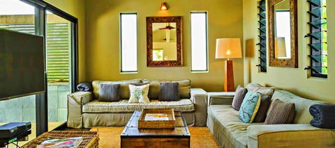 Oceans Edge Beach House At Oak Beach - Airlie Beach Holiday 6