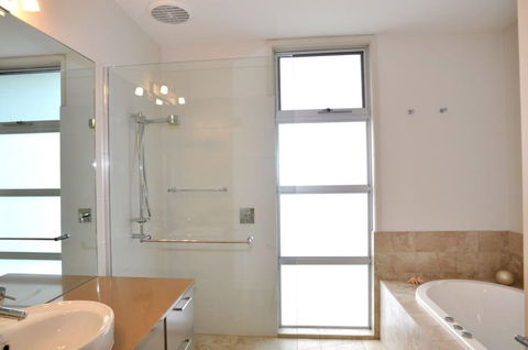 LA MER Centrally Located Free Wifi - Airlie Beach Holiday 6