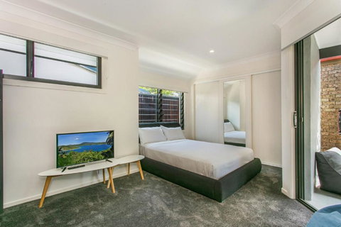 A SWEET ESCAPE At The Beach - Airlie Beach Holiday 6