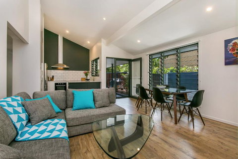 A SWEET ESCAPE At The Beach - Airlie Beach Holiday 3