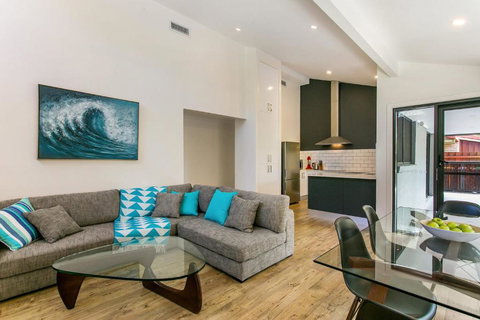 A SWEET ESCAPE At The Beach - Airlie Beach Holiday 4