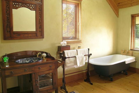 Kentisbury Country House - Airlie Beach Holiday 6