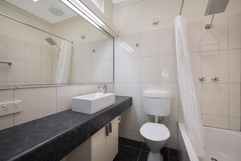 Hamilton Lakeside Motel - Airlie Beach Holiday 6
