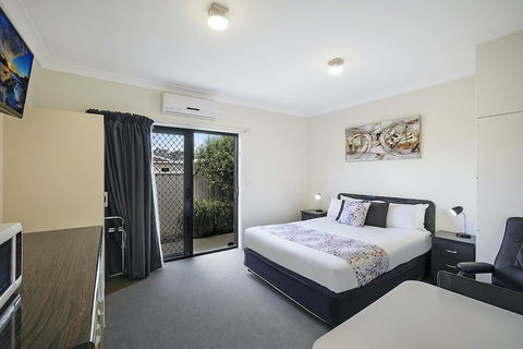 Hamilton Lakeside Motel - Airlie Beach Holiday 4