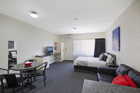 Hamilton Lakeside Motel - Airlie Beach Holiday 2