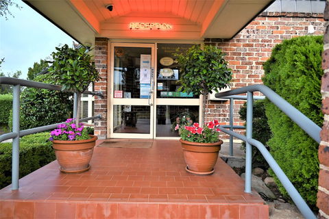 Grand Country Lodge Motel - Airlie Beach Holiday 0