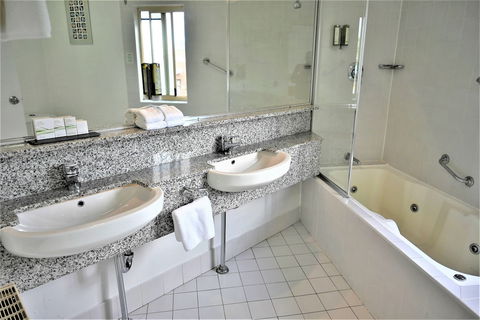 Grand Country Lodge Motel - Airlie Beach Holiday 6