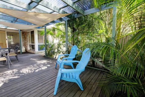 FRANGIPANI BEACH HOUSE PET FRIENDLY 22 Belbourie Cres Boomerang Beach - Airlie Beach Holiday 5