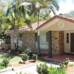 FRANGIPANI BEACH HOUSE PET FRIENDLY 22 Belbourie Cres Boomerang Beach - Airlie Beach Holiday 0