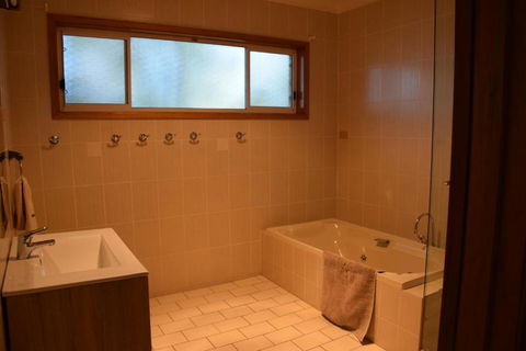 Tranquillity Beach House - Airlie Beach Holiday 1