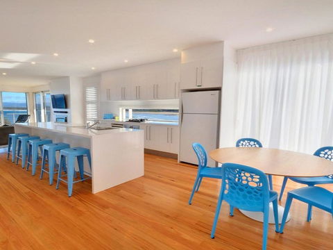 Seven Mile Heaven Your Coastal Kingdom - Airlie Beach Holiday 6