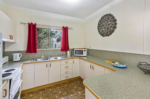 Kambera Pet Friendly Cottage On Raymond Island - Airlie Beach Holiday 1