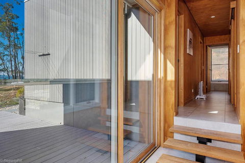 Fairwinds Tasmania - Airlie Beach Holiday 5