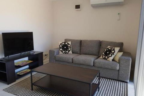 Excellent St. Granny Flat - Airlie Beach Holiday 4