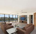 Seascape Apartments Unit 1201A Luxury apartment with views of the Gold Coast  Hinterland - Airlie Beach Holiday