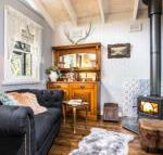 Juniper  Rye cottage for two - Airlie Beach Holiday