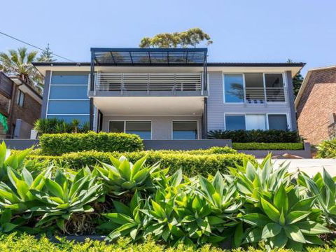 Coastal Calm Relax Revive Rejuvenate - Airlie Beach Holiday 5