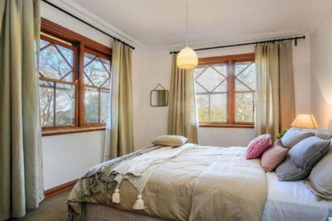 Treetops Elegant Inviting Designer Cedar Home - Airlie Beach Holiday 2