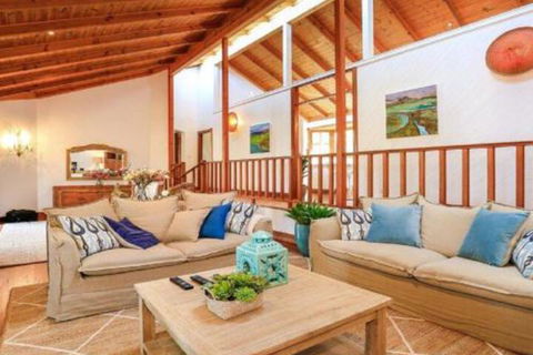 Treetops Elegant Inviting Designer Cedar Home - Airlie Beach Holiday 7