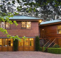 Treetops elegant inviting designer cedar home - Airlie Beach Holiday