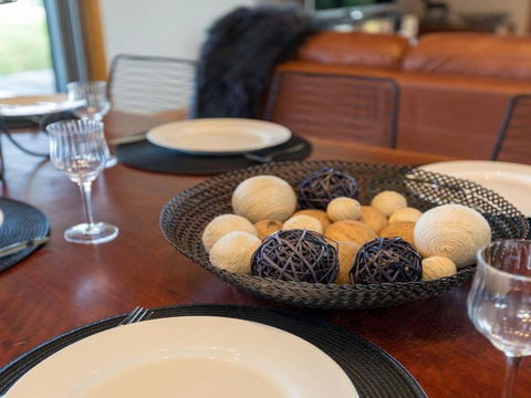 Willowview Coastal Retreat Stunning Views - Airlie Beach Holiday 6