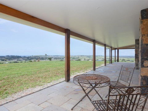 Willowview Coastal Retreat Stunning Views - Airlie Beach Holiday 5