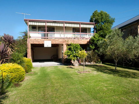 FAMILY GETAWAY DROMANA - Airlie Beach Holiday 4