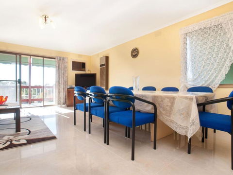 FAMILY GETAWAY DROMANA - Airlie Beach Holiday 6