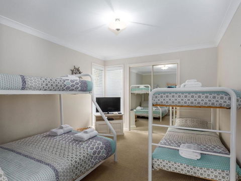 Akarana Beach House :: Jervis Bay Rentals - Airlie Beach Holiday 2