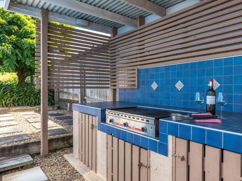 Akarana Beach House :: Jervis Bay Rentals - Airlie Beach Holiday 1