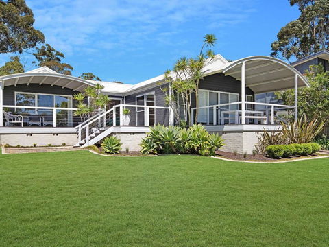 Akarana Beach House :: Jervis Bay Rentals - Airlie Beach Holiday 4