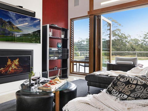 Casa Sul Lago Quite Simply A Very Special Place - Airlie Beach Holiday 6