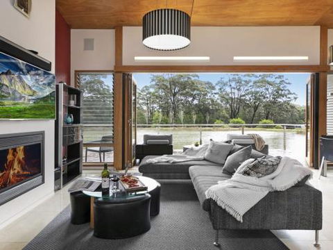 Casa Sul Lago Quite Simply A Very Special Place - Airlie Beach Holiday 5