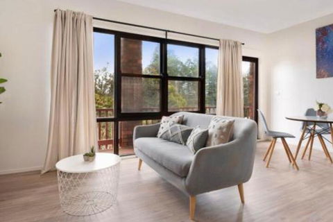 Seven Smiles Riverside Location & Ocean Views - Airlie Beach Holiday 5