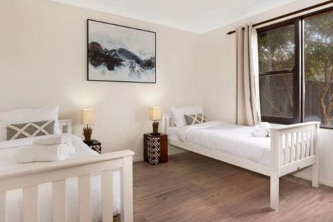 Seven Smiles Riverside Location & Ocean Views - Airlie Beach Holiday 7
