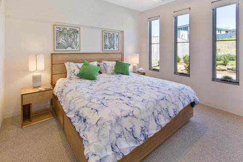 Anchored Access To The Gippsland Lakes - Airlie Beach Holiday 4