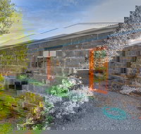 Breakfast Creek Cottage - Airlie Beach Holiday