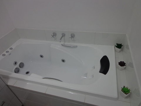 The Beach Villa Bunbury - Airlie Beach Holiday 5