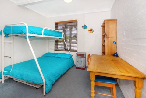 Kendall Beach Apartments 5 Belongil Beach - Airlie Beach Holiday 1
