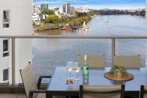 Amazing River View 3 Bedroom Apartment Brisbane CBD Netflix Fast Wifi Carpark - Airlie Beach Holiday 3