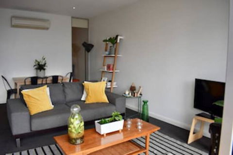 Stylish 1 Bedroom Apartment By Melbourne Park In Richmond - Airlie Beach Holiday 0